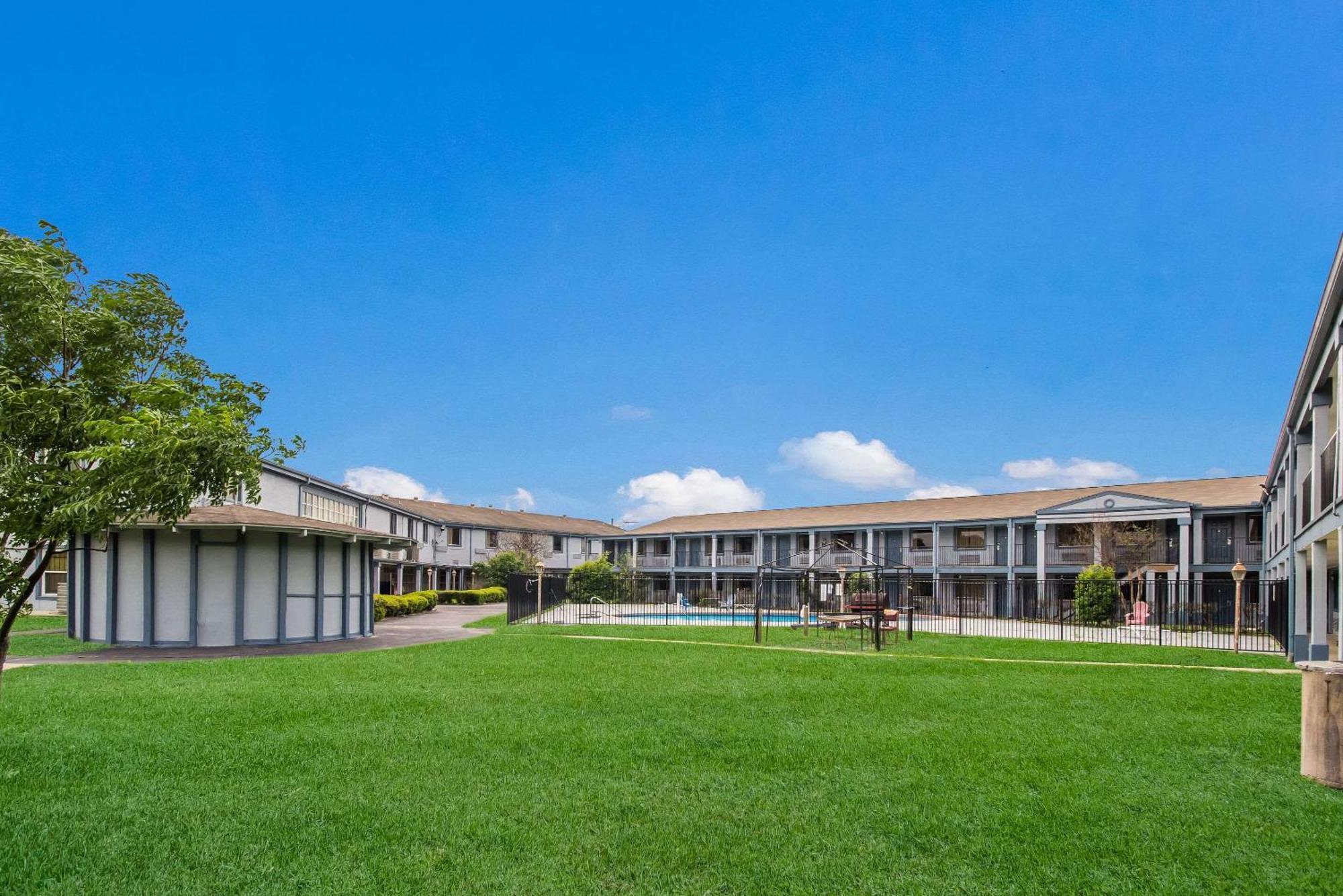 Rodeway Inn Conference Center Beaumont Dış mekan fotoğraf